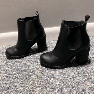 Soda Womens Chelsea fashion heeled boots